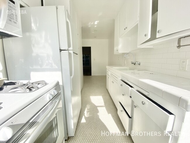 Photo - 2201 Oak St Unit B