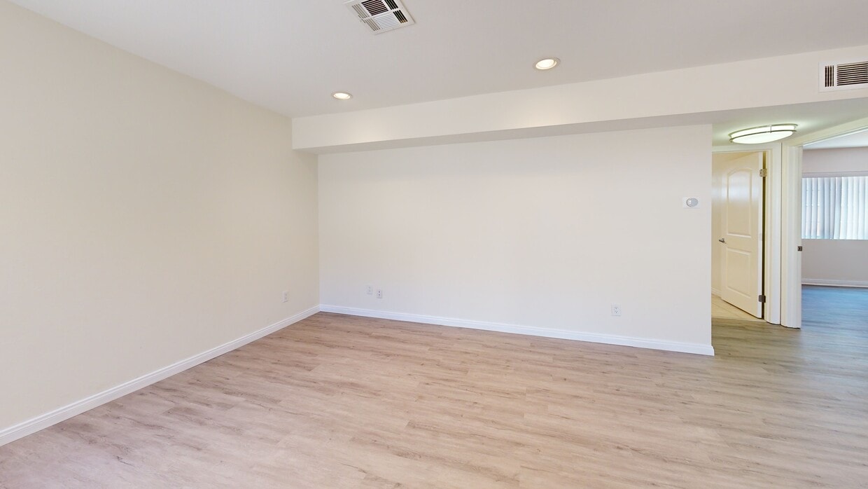 3D Tour - 10934 Hesby Street