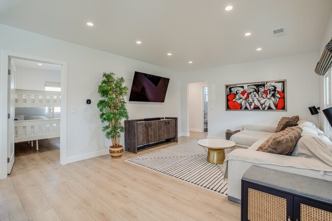 Photo - 517 Davis Ave