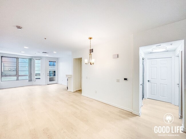 Photo - SD: Bright 2BD/2BA Condo in Downtown San Diego with Covered Balcony, Community Gym & In-Unit Laundry Unit 3414