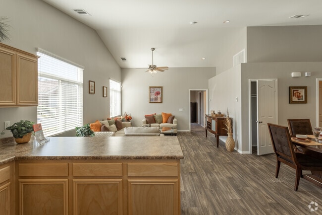 2BR, 2BA - 1090 SF - Villas at Hesperia