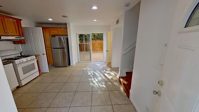 Photo - 415 W De La Guerra St Unit B