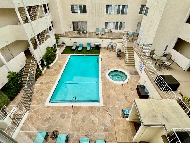 Photo - 17440 Burbank Blvd Apartment Unit 301