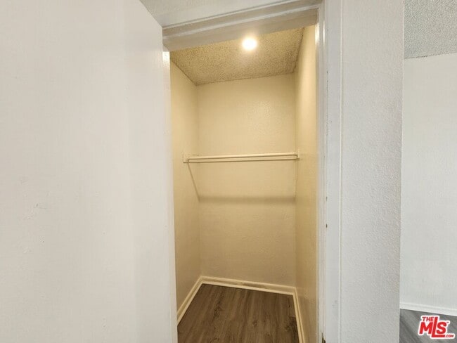 Photo - 534 W 47th St