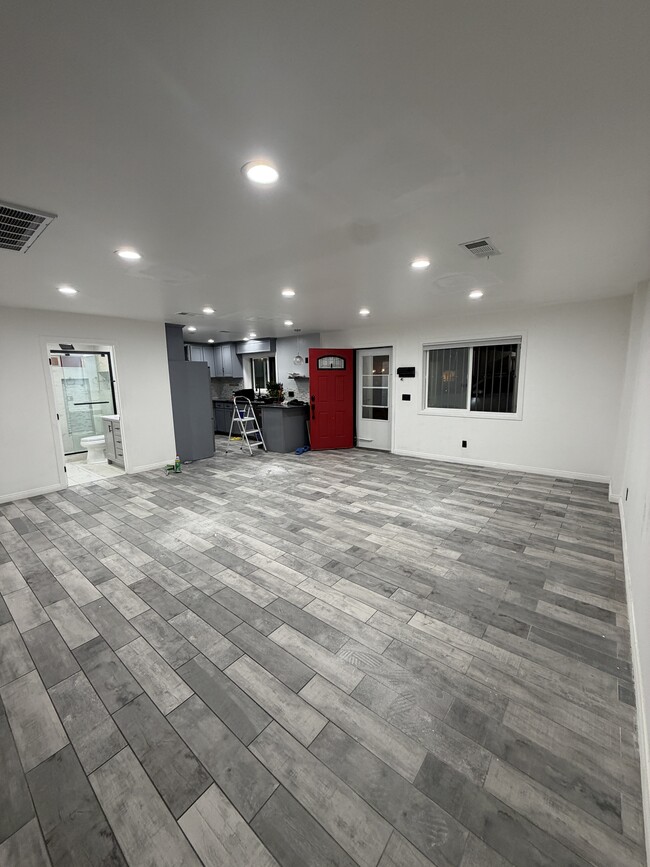 Photo - 2207 S Burnside Ave