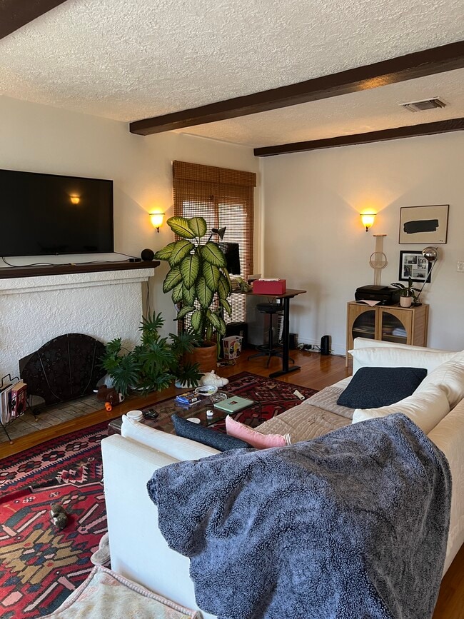 Photo - 736 S Genesee Ave