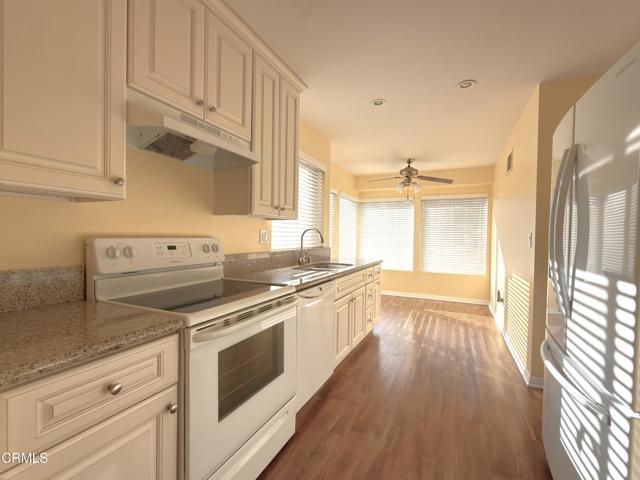 Photo - 7208 Village 7