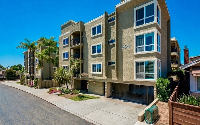 Building Photo - Modern 2BR/2BA Hillcrest Condo with Private Balcony & Amenities Unit 205