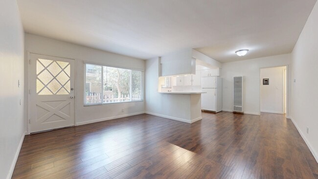 Photo - 2407 Ruhland Ave Apartments Unit 2