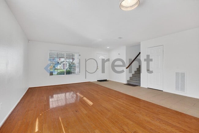 Photo - 703 Diamond Dr