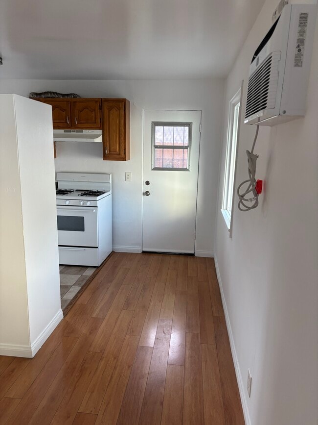 Photo - 1911 W Alameda Ave Unit C