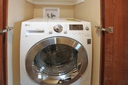 3 BR, 1 BA - 864 SF - Crandall Apartments - 3-Weeks Off with a 1...