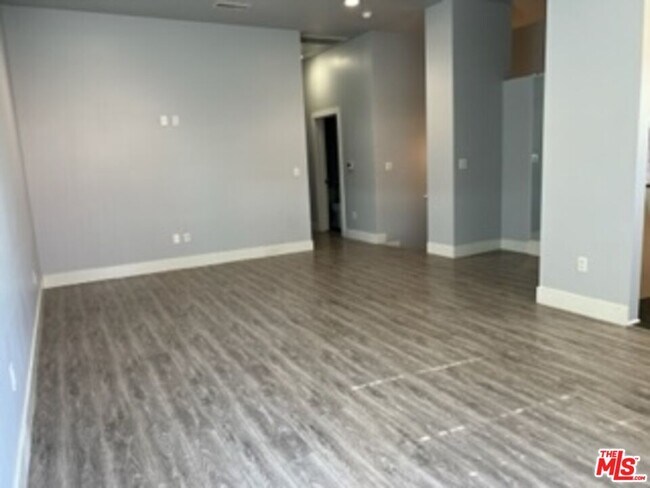 Photo - 6833-6833 Hinds Ave