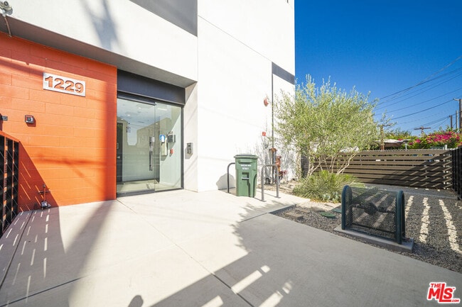 Photo - 1229 S Kingsley Dr Apartment Unit 301
