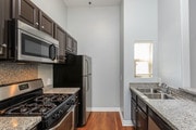 Kitchen - Hollywood View Towers