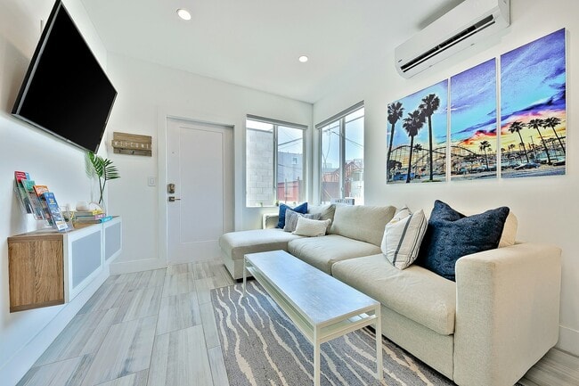 Photo - 732 Ventura Pl Unit 4