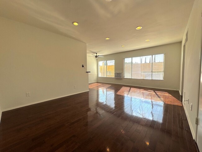 Photo - Spacious Top Floor 1 Bedroom in West Hollywood! Unit 11