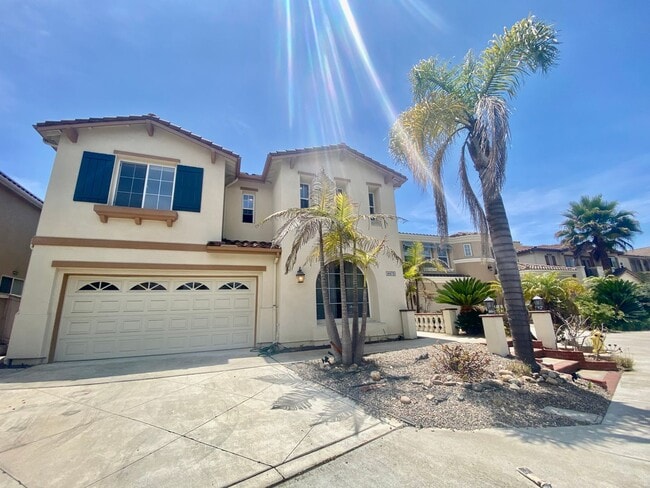 Building Photo - Elegant 5 Bedroom Home With Sweeping Staircase and Tons of Space!