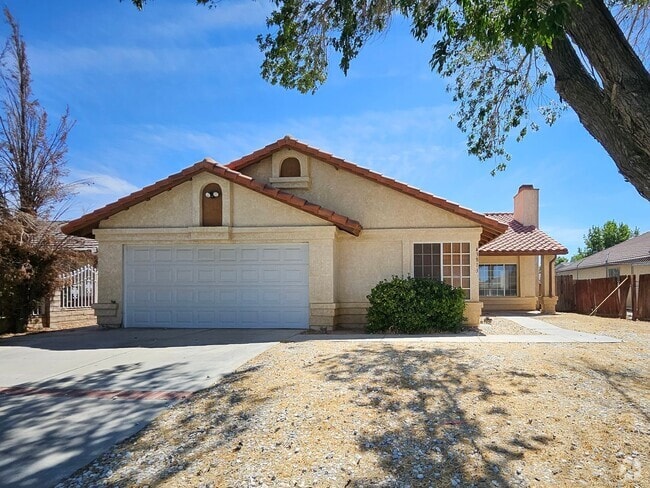 Building Photo - New Listing! Rental