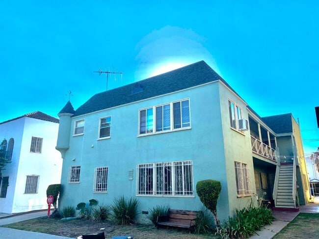 Building Photo - 3.0 bedroom in Los Angeles California 90036 Rental