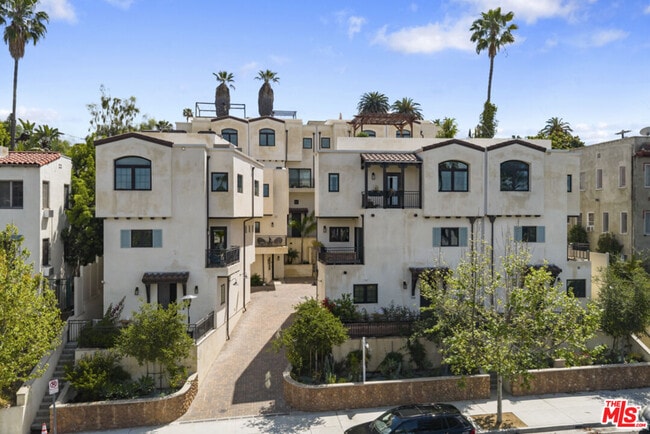 Building Photo - 738 Parkman Ave