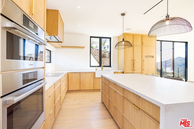 Photo - 32180 Mulholland Hwy