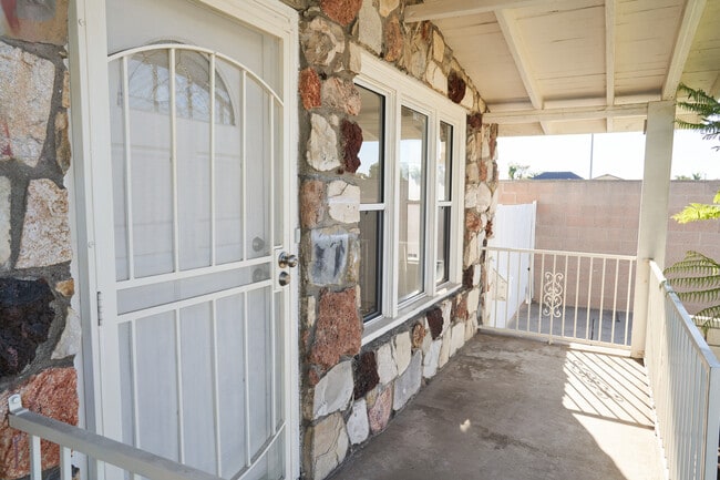 Photo - 606 E Realty St Unit 606