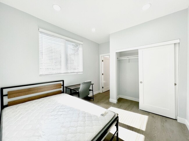 Photo - 2641 S Budlong Ave Unit 2641 S Budlong Ave