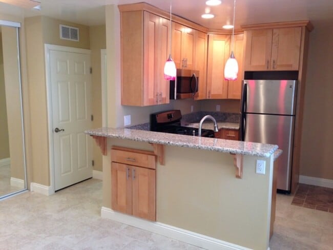 Building Photo - 2166 Montgomery Ave Unit 2166-E