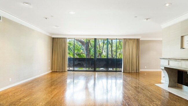 Building Photo - Elegant living in the heart of Beverly Hills