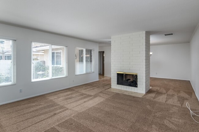 In the heart of Westlake Village this sing... - In the heart of Westlake Village this sing... House