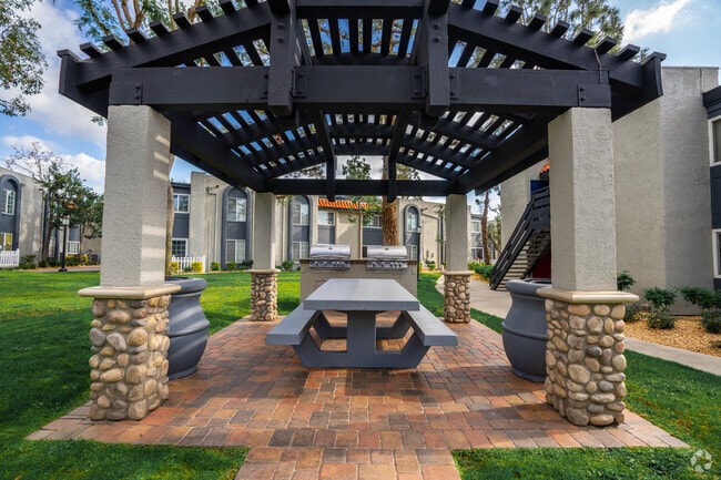 BBQ Pit - Sherwood Apartments