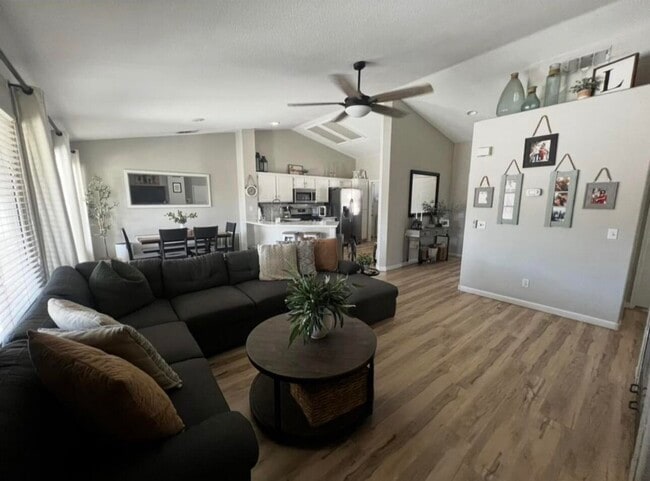 Photo - 37772 Hollister Dr