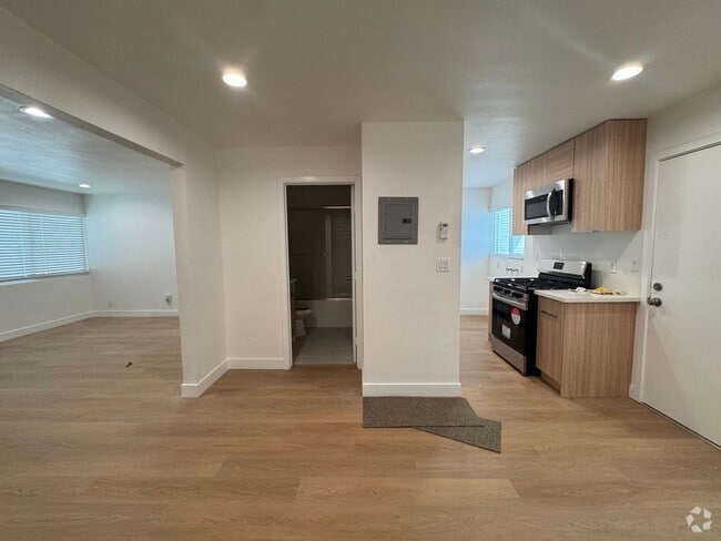 Building Photo - 1144 Stanley Ave Unit 1 Rental