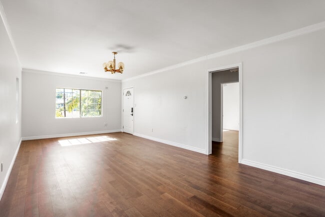 Photo - 5129 Chester St