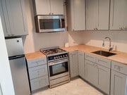 Full private kitchen - 116 E Avenida de los Lobos Marinos Unit 116 B