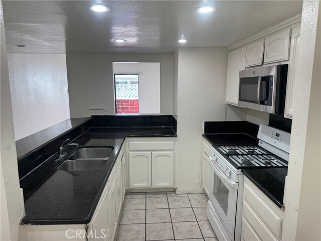 Building Photo - 8847 Willis Ave Unit 13