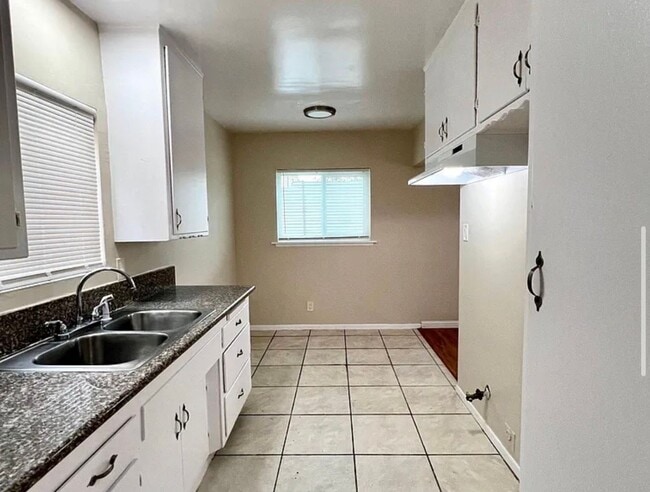 Photo - 345 E Louise St Unit 02