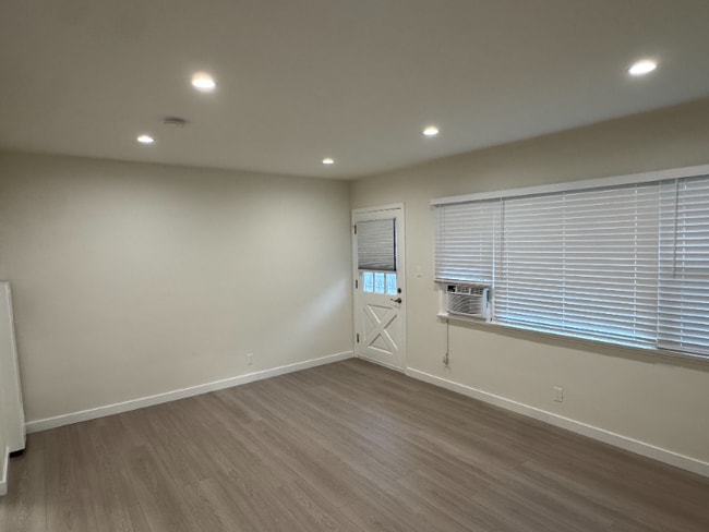 Photo - 421 E Acacia Ave Unit B