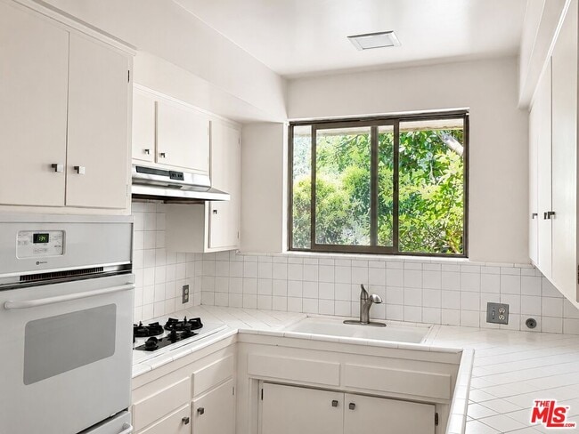 Photo - 3320 Griffith Park Blvd Unit 7