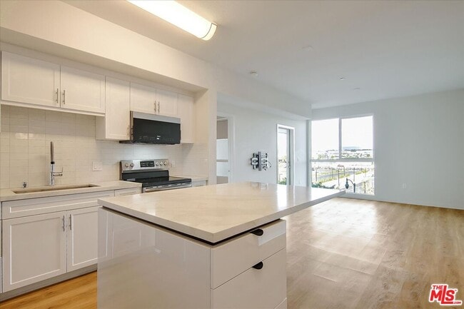 Building Photo - 12655 Bluff Creek Dr Unit 304