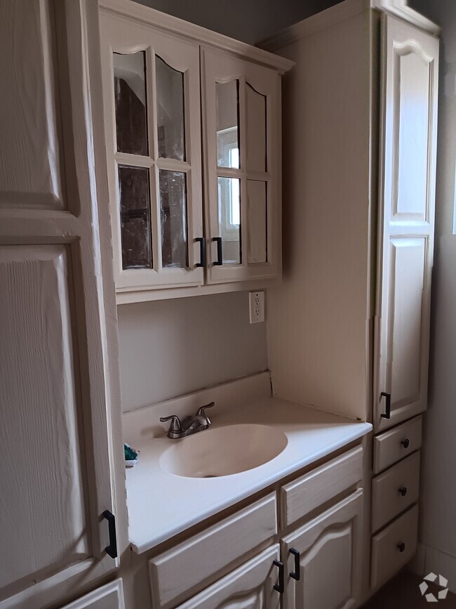 Building Photo - 3919 Fernwood Ave Rental