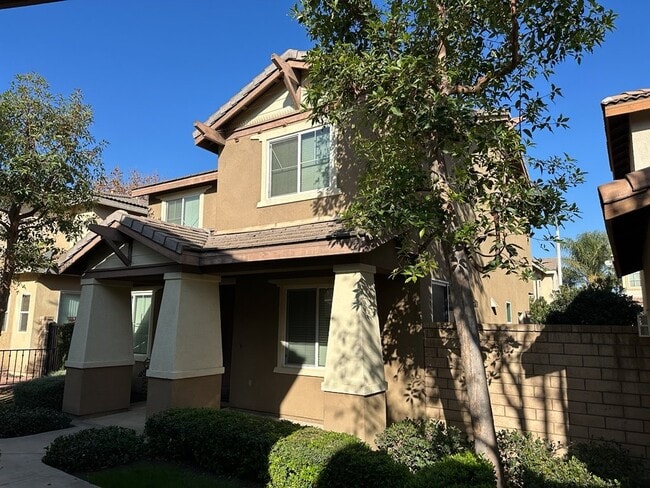 Building Photo - "Charming 3-Bedroom Riverside Retreat with 2.5 Baths – 1598 Sq Ft of Comfort on Winterberry Drive!"