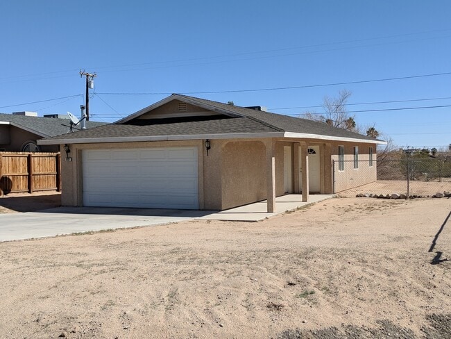 Great 2 Bedroom home on Corner Lot! - Great 2 Bedroom home on Corner Lot!