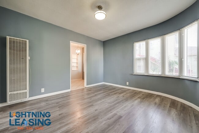 Photo - 6415 S Van Ness Ave Condo Unit 7D