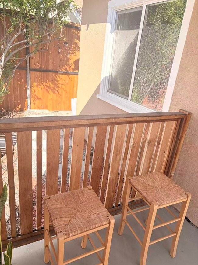 Building Photo - 110 N San Marino Ave