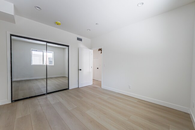 Photo - 1330 Tamarind Ave