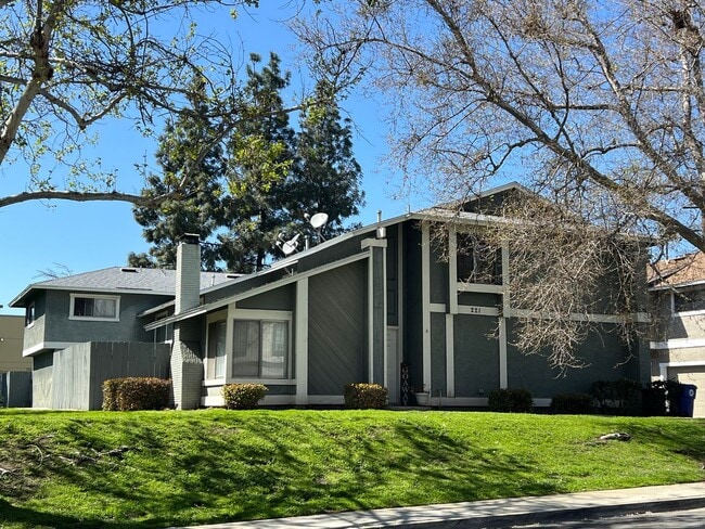 Photo - 221 Grayson Way Unit D