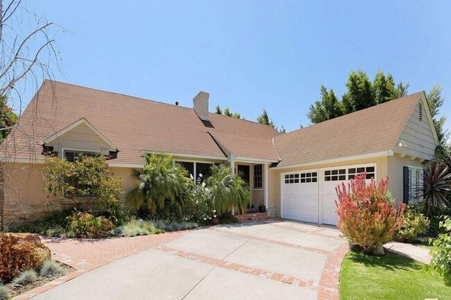 Photo - 3076 Earlmar Dr