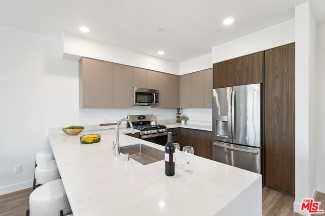 Photo - 6144 Whitsett Ave Unit 204